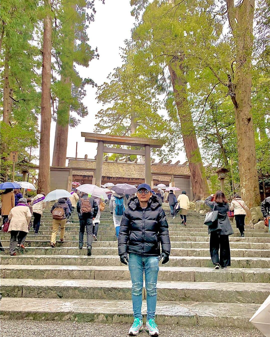 SPICY CHOCOLATEのインスタグラム：「✴︎ 初詣⛩ 平成から令和 無事に歩めた一年の感謝を捧げ、 新年の無事と平安を 祈りにきたよ🙏🏻 . 神社には、 お願いを頼みに行くのではなく 日頃の"めぐみ"に感謝を 伝えにいってます🙏🏻 . 当たり前にある  当たり前じゃない 毎日の中にかけがえない ”めぐみ”  に、氣がつけるかどうかで 人生の豊かさが 大いに変わるんだな〜✨ 日頃の感謝を 忘れないようにしたいね🤞🏻 . #伊勢神宮 #お伊勢参り #神恩感謝 #恩恵 #めぐみ #神社フォトコンわたしと神社  #令和2年2月3日」