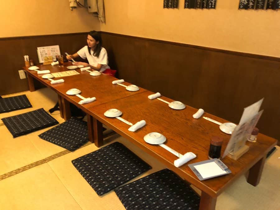 神田咲実さんのインスタグラム写真 - (神田咲実Instagram)「大好物に囲まれた夜🌙 * 東京の親戚たちと宴🍶 * 食べ過ぎて 次の日の朝 起きてもお腹いっぱいだった😂笑 * 今日は節分👹 豆撒かなくちゃ🥜🍬🍫 * #いろは寿司」2月3日 12時28分 - sakimikanda