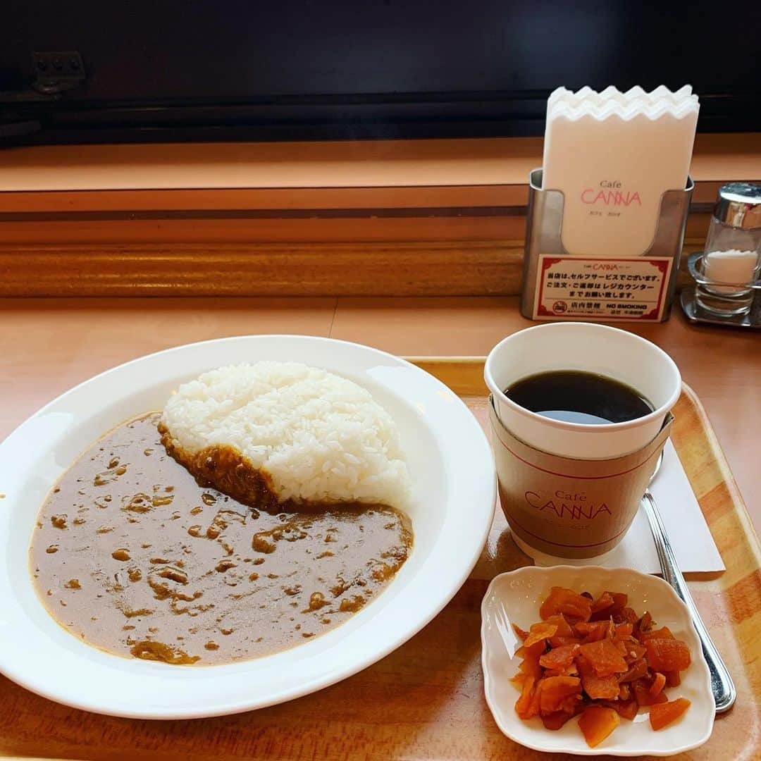 黒沢薫さんのインスタグラム写真 - (黒沢薫Instagram)「名残のカレー。 #宮崎空港 #curry #ガンジスカレー #coffee #yum #happy #music #soul #rb #singer #lovelife #instagood #instafood #ハードコアカレーシンガー」2月3日 12時35分 - kaorukurosawa_lovelife