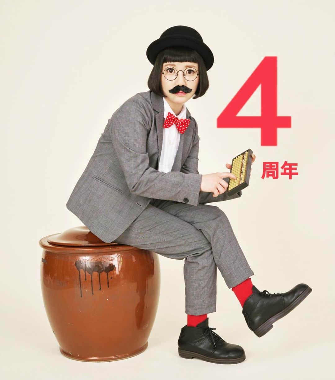 小鳥遊しほのインスタグラム：「‪昨日、株式会社おもうつぼは4周年を迎えました！27歳、チョキチョキガールズの専属モデルを卒業した頃(ノリで)会社をつくり、右も左も分からないまま前や後ろに進み続け、誰にも縛られることなく全力で自由に生きています。 . 人生に勢いは大切です。 これからもイラスト・料理etc.屋さんをお願いします。‬」