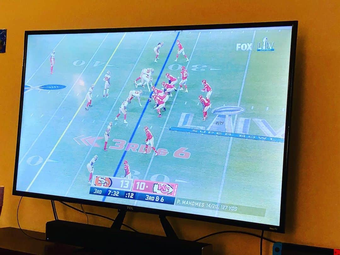 RyosukeTakenakaのインスタグラム：「Super bowl 🏈 . スーパーボウル観戦。アメリカ🇺🇸で年一盛り上がる祭。ハリウッドスター達も一堂に会するこの試合。2,500ドル〜破格 . #boston#kansascity #footbool#superbowl #shakira」