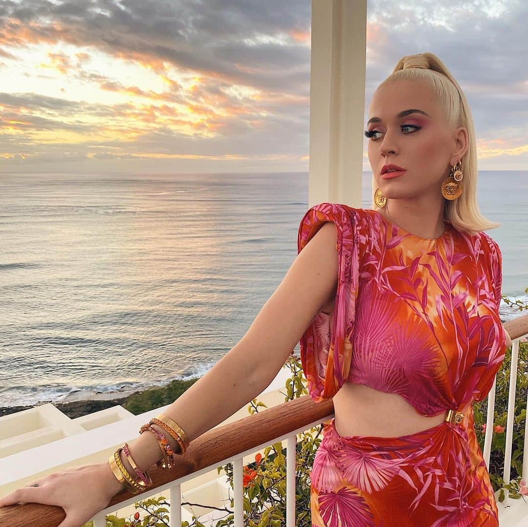 ケイティ・ペリーさんのインスタグラム写真 - (ケイティ・ペリーInstagram)「do you know the hotter the fire the purer the gold is...」2月3日 12時50分 - katyperry