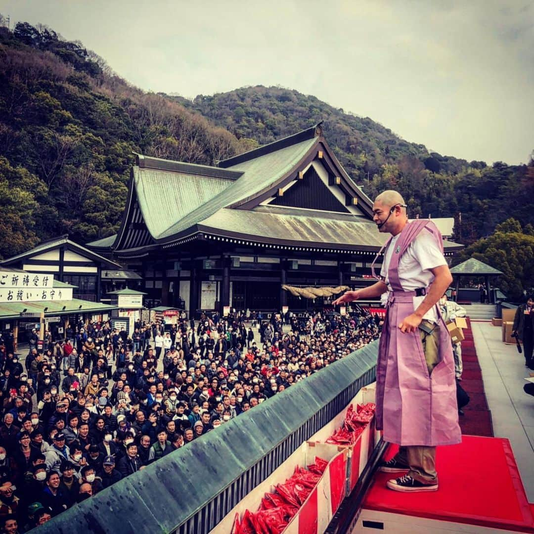 あばれる君さんのインスタグラム写真 - (あばれる君Instagram)「節分の豆まき‼︎岡山県最上稲荷にて‼︎福は内‼︎福は内ぃ‼︎福は内ぃぃぃ‼︎」2月3日 12時58分 - abarerukun