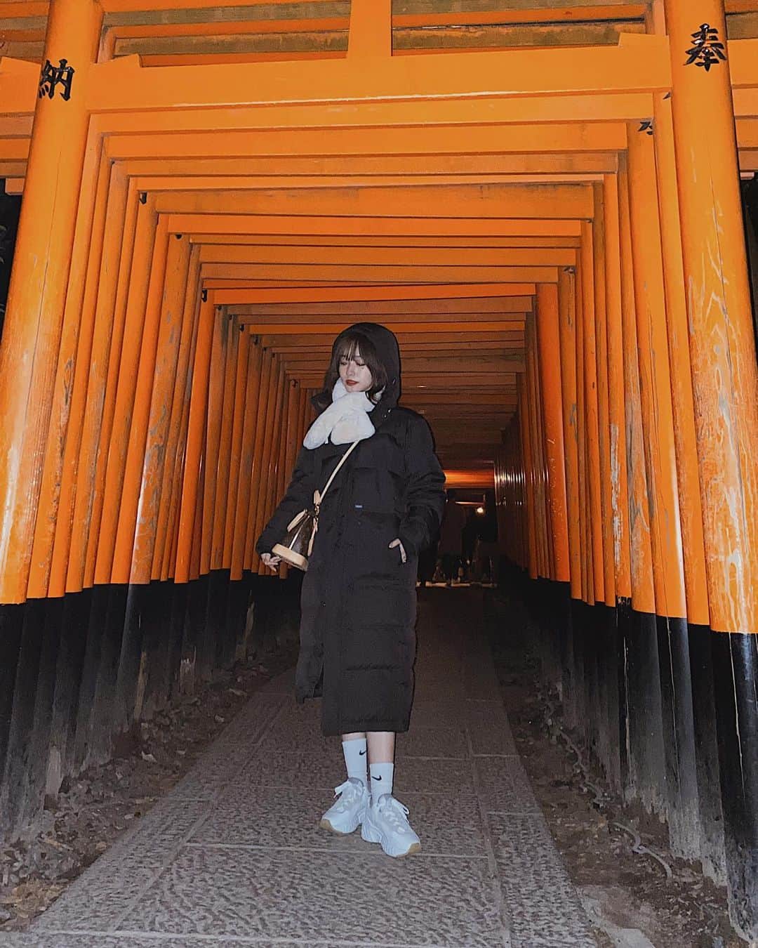 前田希美（まえのん）さんのインスタグラム写真 - (前田希美（まえのん）Instagram)「#のんの旅 の続きです。 伏見稲荷大社に行ってきました。 京都の方は、お稲荷さんって 呼んでるみたいですね☺︎︎ 遅い時間に行ったのですが、 人がいっぱいでした！♥ #伏見稲荷大社 #お稲荷さん #京都 #kyoto  #のんの旅 #京都観光」2月3日 13時01分 - maeda_nozomi