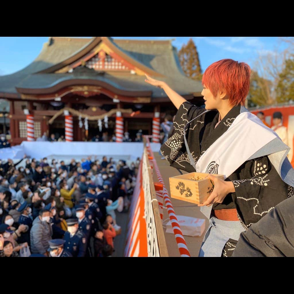 七海ひろきさんのインスタグラム写真 - (七海ひろきInstagram)「☆ 2月3日。節分。 笠間稲荷神社にて豆撒きをしてきました！！ 相川七瀬さん、安達勇人さん、高見盛さん、エチオピア大使の方と一緒でしたー。 裃を着るとのことで、久しぶりに着物を着てみました。 和服好きだなー。 皆さんに沢山の福が訪れますように！！ . #笠間稲荷神社 #節分 #豆撒き #相川七瀬 さん #高見盛精彦 さん #安達勇人 さん #エチオピア大使  #カサ・ガブラヒウォット さん #いばらき大使 #七海ひろき #笠間のいな吉 くん」2月3日 22時32分 - hirokinanami773