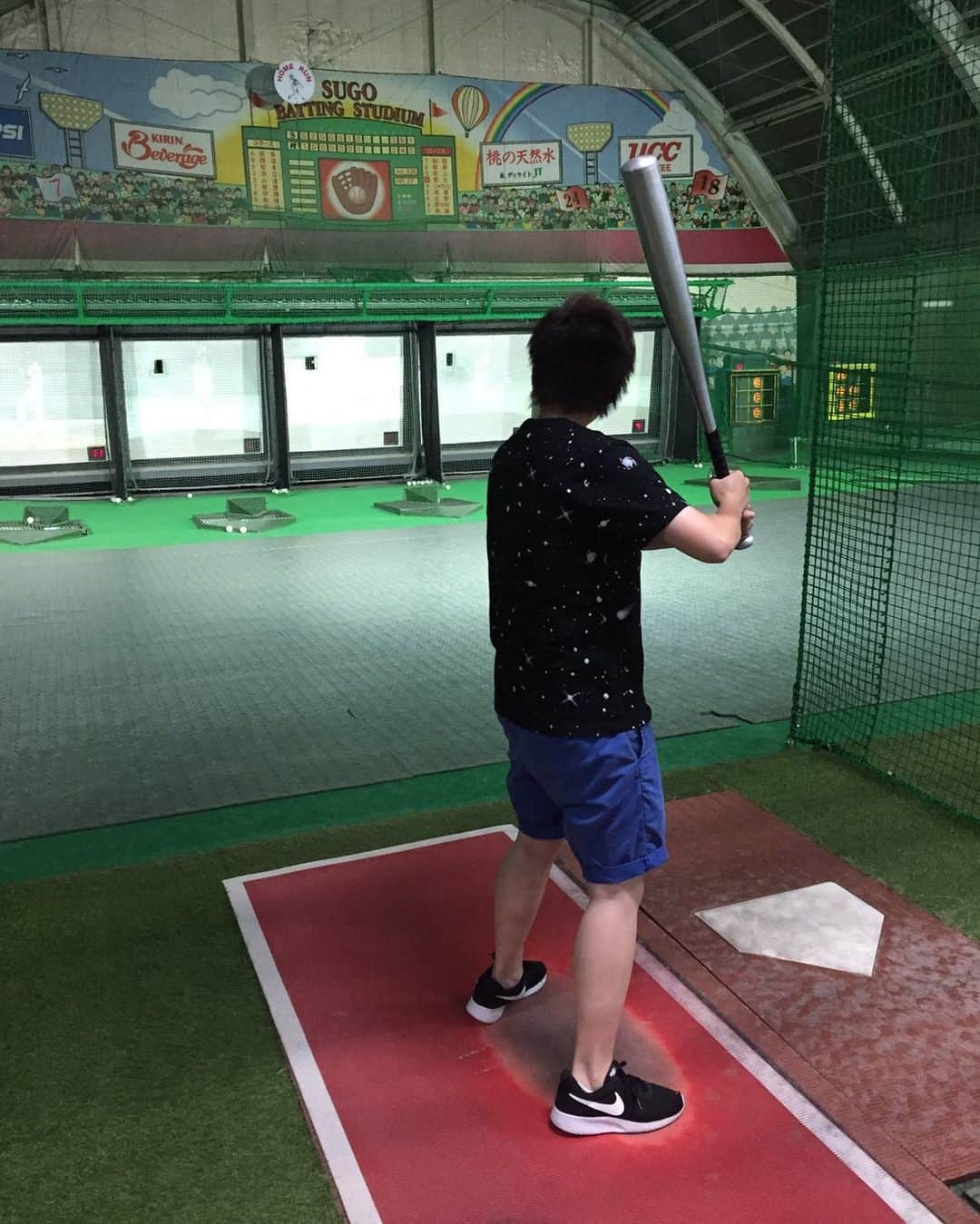 小野崎玲皇のインスタグラム：「最近バッティングセンター行ってない🦁⚾️ これ練習生の頃。腕細。笑」