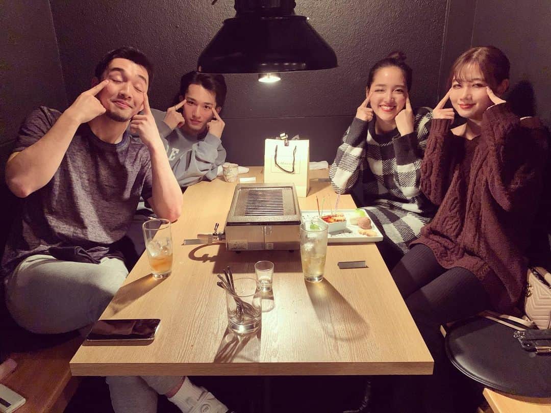 のインスタグラム：「えみちゃんのお誕生日❤️ りょうくんは今日も垂れ目でした！」