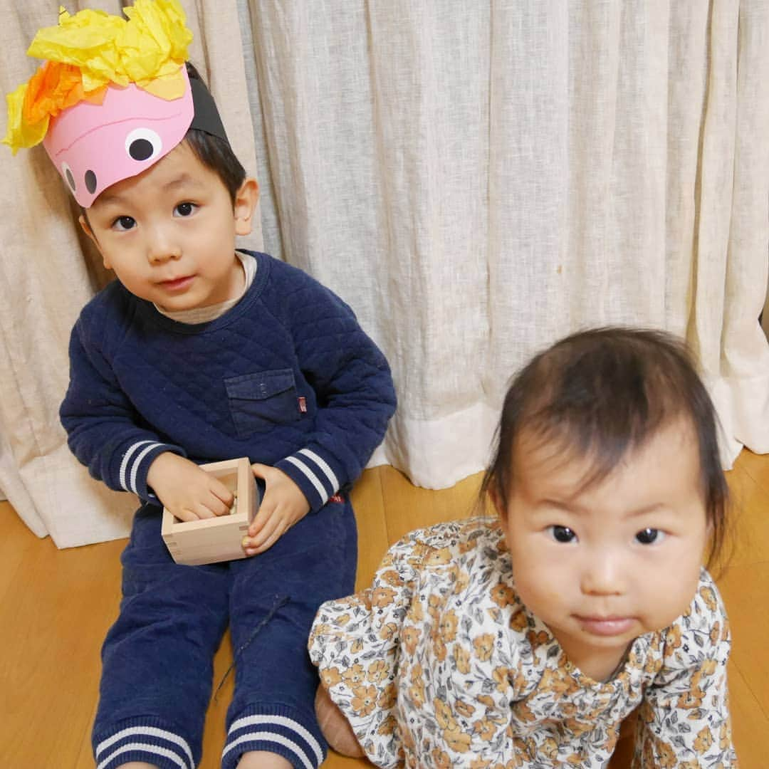 本仮屋リイナさんのインスタグラム写真 - (本仮屋リイナInstagram)「そりゃあ、当たるでしょうね。っていう鬼との距離感。 #お面は息子の手作リイナ #節分  #👹」2月3日 22時52分 - riina_motokariya