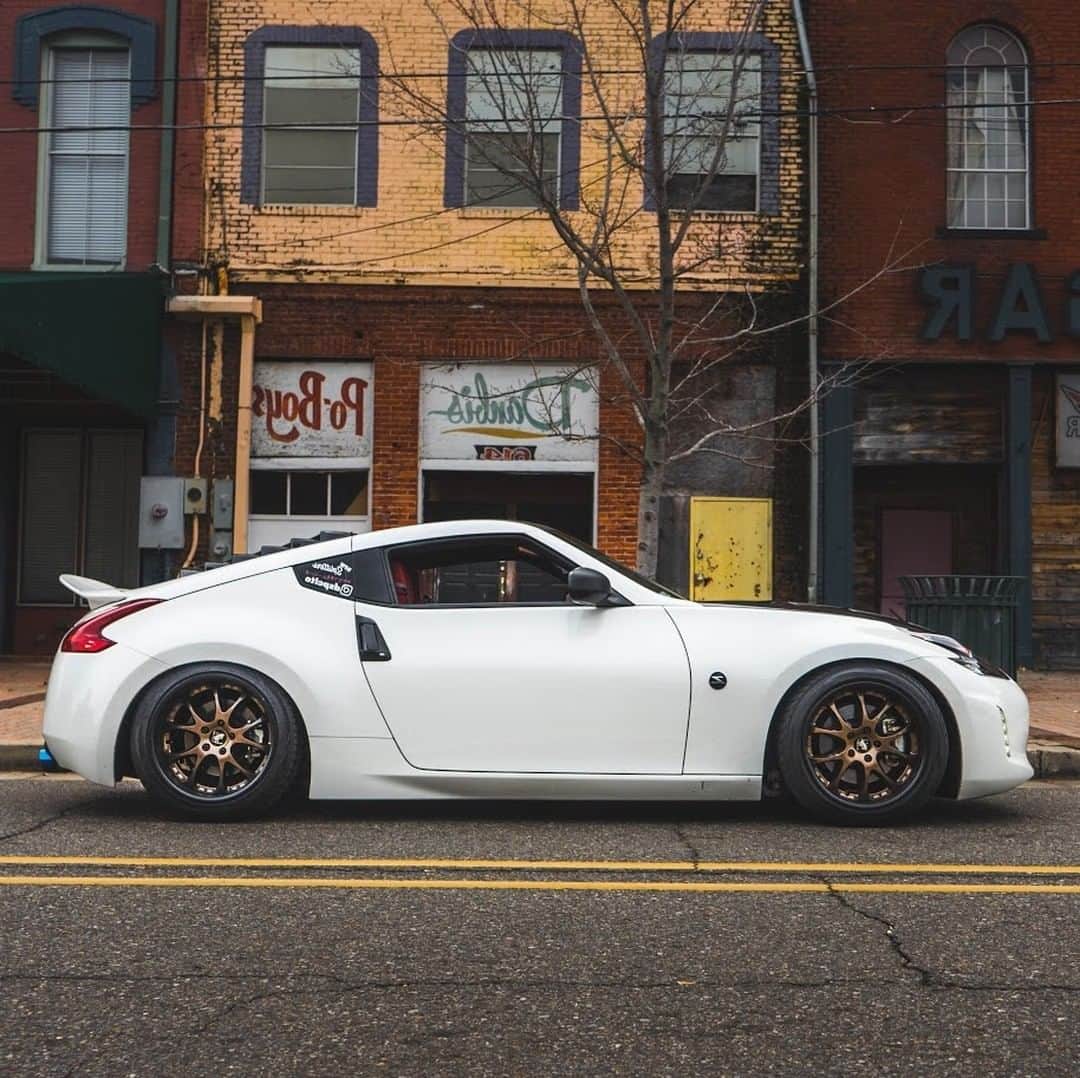 Nissanさんのインスタグラム写真 - (NissanInstagram)「Heading to work in style 😏 #MondayMotivation #Nissan #Nissan370z 🚗 @dspcito 📸 @fvnsseshots」2月3日 23時00分 - nissan