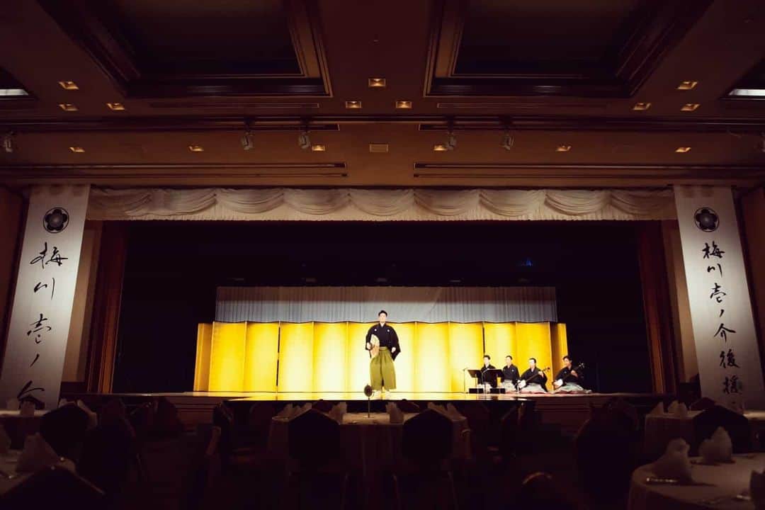 梅川壱ノ介（舞踊家）のインスタグラム：「梅川壱ノ介後援会 発足 ￣￣￣￣￣￣￣￣￣￣￣￣￣￣￣￣￣￣￣￣￣￣￣￣ いよいよ、この日がやってきました。 《梅川壱ノ介後援会 お披露目会》  今起きている奇跡に心から感謝をし、真面目に芸道の道を精進して参ります。  今日からが始まり。 一日一日を大切にしていきたいと思います。  Photographer @cotaroishii  #梅川壱ノ介後援会 #お披露目会 #梅川壱ノ介  #日本舞踊 #帝国ホテル」