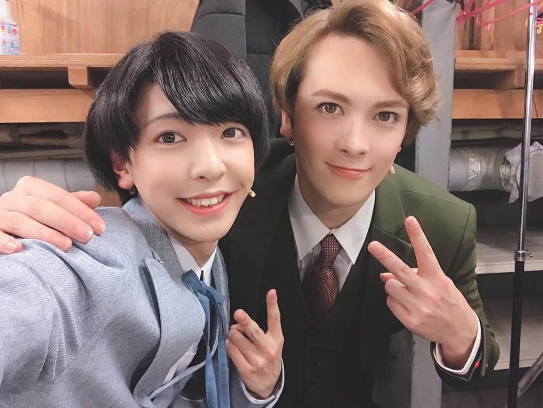 冨森ジャスティンのインスタグラム：「‪相方でW主演の渡部くんにもたくさん支えてもらいました。‬ ‪本当にありがとう✨‬ ‪そして改めて今回の舞台を応援、観にきてくれた方々、本当にありがとう！‬ ‪みんながいるから僕は舞台に立ち続けることができます。‬ ‪今回はそれを痛感したし、支えてもらってるんだなと思いました😊‬ ‪これからもよろしくね！‬ #帝都メルヒェン探偵録 #帝都ステ」