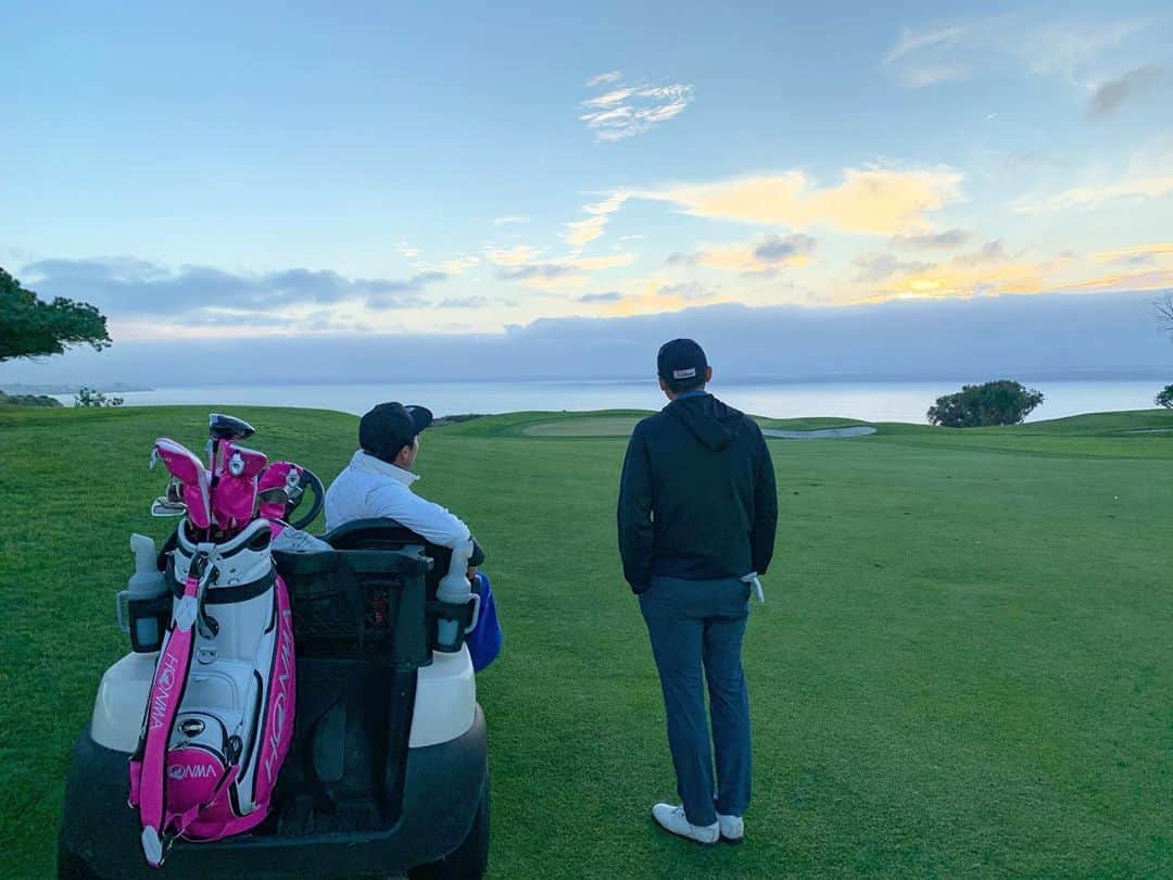 イ・ボミさんのインスタグラム写真 - (イ・ボミInstagram)「- 💓NEW my pink pink golf bag💓 いつもかわいいゴルフバック ほんとにありがとうございます🙏 ホンマゴルフだいすき😘😘 #honmagolf #イボミモデル - 그림같은 토리파인 north 코스에서💚 너무 춥고 코스도 어려웠지만  홀들이 다 너무 멋있어서 또 가고싶다❣️❣️」2月3日 15時03分 - bomee.lee