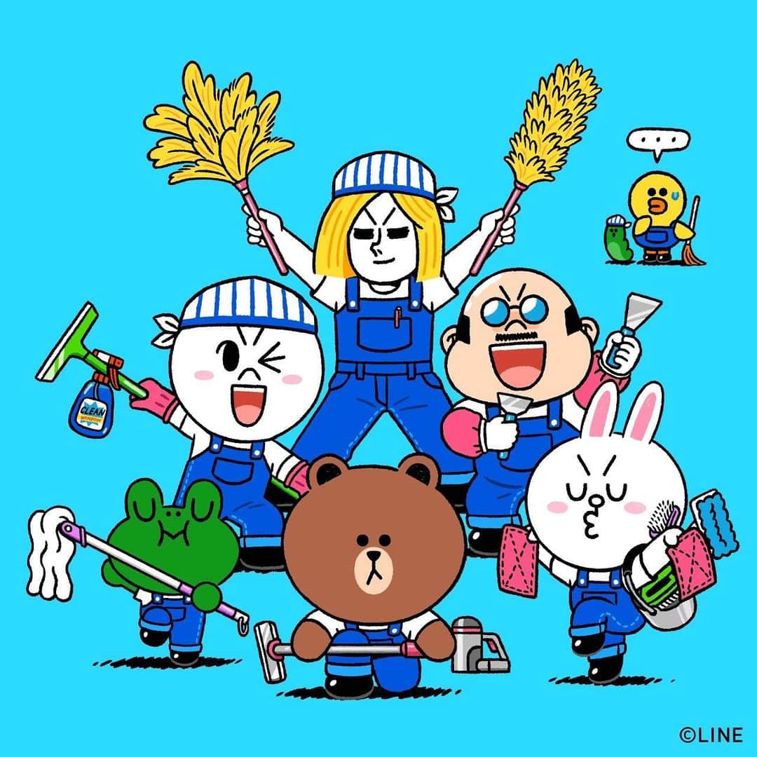 LINE FRIENDSさんのインスタグラム写真 - (LINE FRIENDSInstagram)「We’re posing for the n’th time in a row Can we get some actual cleaning done now? 😅  #Cleanup #Rangers #AllSet #maybe #tomorrow #SpringClean #BROWN #CONY #SALLY #LEONARD #EDWARD #BOSS #MOON #JAMES #LINEFRIENDS」2月3日 15時00分 - linefriends