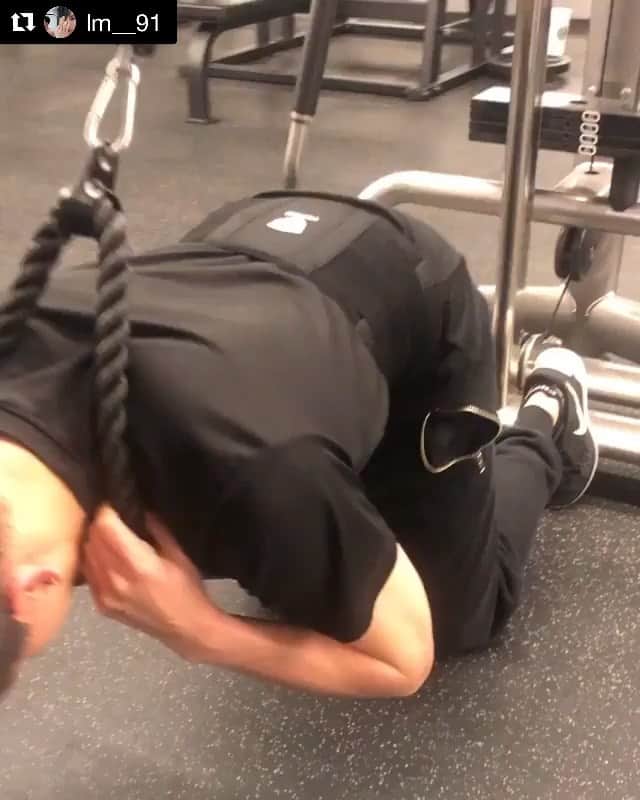 プニエル のインスタグラム：「Oh man.... 새해복...많이.....받.... ㅠ  I hate ab workouts 😡 복근 운동 싫어 😡  #Repost @lm__91 ・・・ @502bright @btobpeniel  프니의 새해인사」