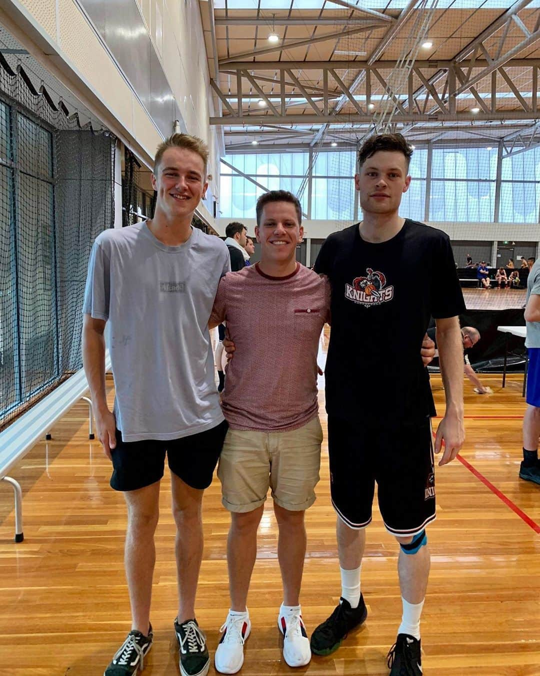 サム・ライリーのインスタグラム：「Smile if you drove an hour to come and watch a game just for it to be cancelled 4 minutes in 🏀🤦🏻‍♂️. Great seeing you fellas ✊」