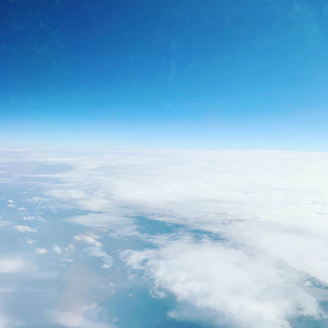 黒沢薫さんのインスタグラム写真 - (黒沢薫Instagram)「サヨナラ宮崎。 #goodbye #airplane #window #sky #clouds #music #soul #rb #singer #lovelife #instaview #instagood #G25ツアー」2月3日 15時26分 - kaorukurosawa_lovelife
