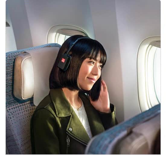 小池花瑠奈のインスタグラム：「今年もエミレーツ航空の広告 目撃情報いただいております。 最近はWEB広告でよく現れている模様🤓 見かけたら教えてくださいね🥠  #emirates #エミレーツ航空 #エミレーツ #dubai #松宮なつ」