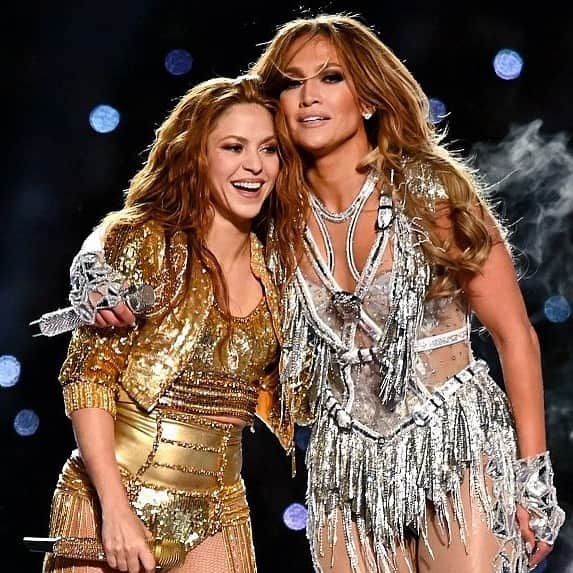 ファーギーさんのインスタグラム写真 - (ファーギーInstagram)「So much raw energy and talent blessed that stage tonight. Legendary 💜💜 I look up to you both so much 💜💜 @jlo @shakira」2月3日 15時49分 - fergie