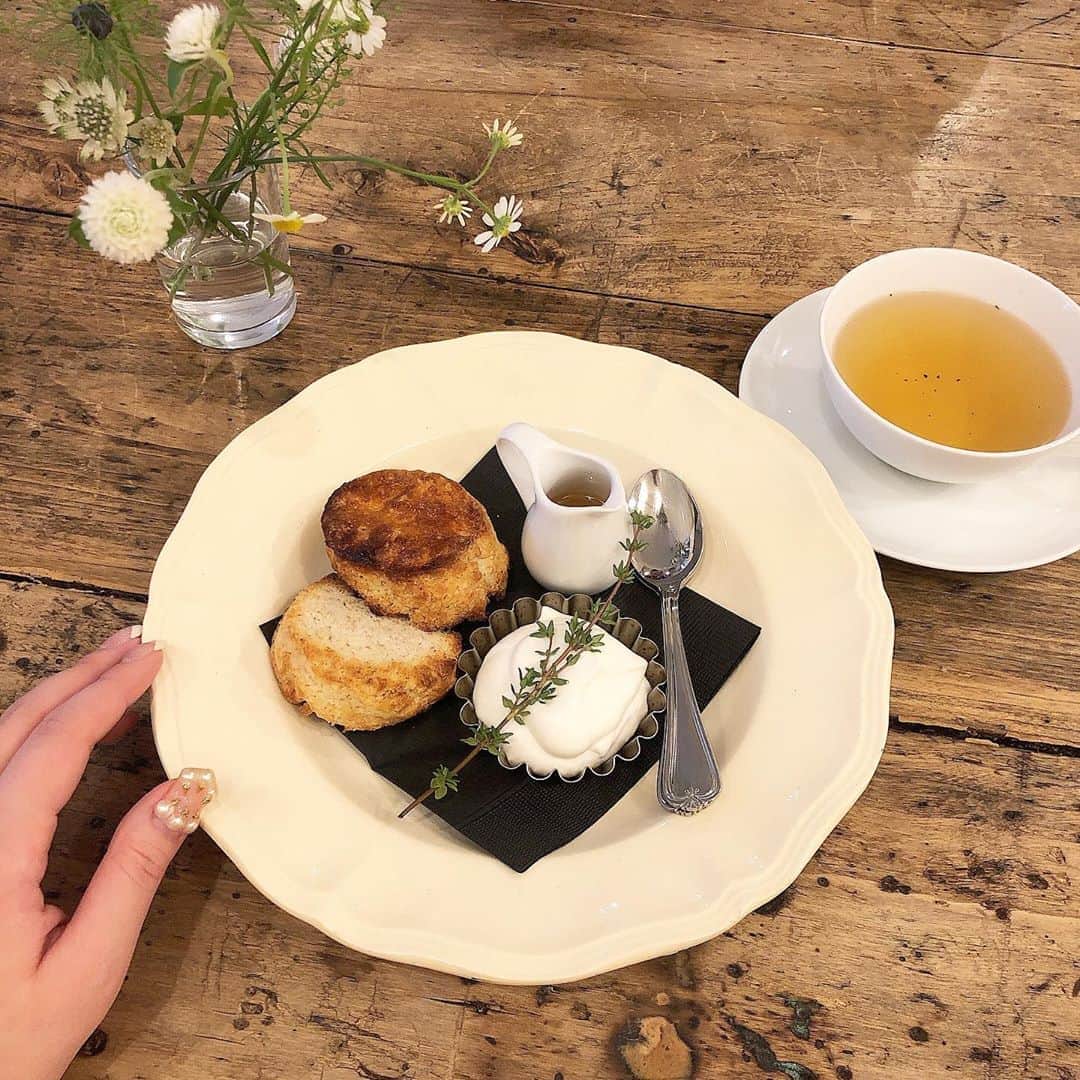 藤川沙弥のインスタグラム：「☕️🥮💐🤎」