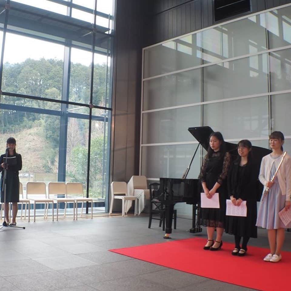 福岡女子短期大学さんのインスタグラム写真 - (福岡女子短期大学Instagram)「こんにちは、福岡女子短期大学です。 . 1月31日（金）九州国立博物館にて「きゅーはくカフェコンサート」を開催しました。 . 今回は専攻科音楽専攻の学生4名で、ピアノ連弾、フルート演奏、ピアノを披露いたしました。ご来場いただいた皆様ありがとうございました。 . 専攻科音楽専攻の学生は、「音楽専攻科修了演奏会」を令和2年2月24日（月祝）開催します。時間は15時開場、15時30分開演です。会場は、九州キリスト教会館4階です。 . 【出演】 ピアノ：惠利純奈/ピアノ：黒田ヒカル/ピアノ：酒井咲瑛/フルート：田中花音/ユーフォニアム：田中咲也香/トランペット：田中真生/ピアノ：明瀬鈴佳/フルート：横内奈央 . 学生の熱演を是非お聴きください。 . この投稿をご覧になって「いいね👍」「役に立った」と思われた方は、@fukuoka_wjcをフォローをお願いします。 . ========[ お知らせ ]======== 福岡女子短期大学の資料（2020大学案内📕学生募集要項）を無料送付中です。本学ホームページ📲http://www.fukuoka-wjc.ac.jp/siryo.html　からお気軽に申し込みください🌟 ========================= . 子ども学科/健康栄養学科 音楽科/文化教養学科 . 福岡女子短期大学 住所：‪‪‪‪福岡県太宰府市五条四丁目16番‬1号‬‬‬ tel：‪‪‪092-922-4034‬‬‬（代表） . #福岡女子短期大学 #福女短 #福岡の短大 #音楽好きな人と繋がりたい #ピアノ #ピアニスト #コンサート情報 #ピアノ演奏 #ピアノ好きな人と繋がりたい #クラシック音楽 #クラシック #音大生 #音楽学部 #音大 #ドレス #進路 #👗 #女子力 #女子力アップ #写真で伝えたい私の世界 #ベストショット #私が紡ぐ物語 #その瞬間に物語を #九州国立博物館 #音楽科 #福岡女子短期大学音楽科」2月3日 16時13分 - fukuoka_wjc