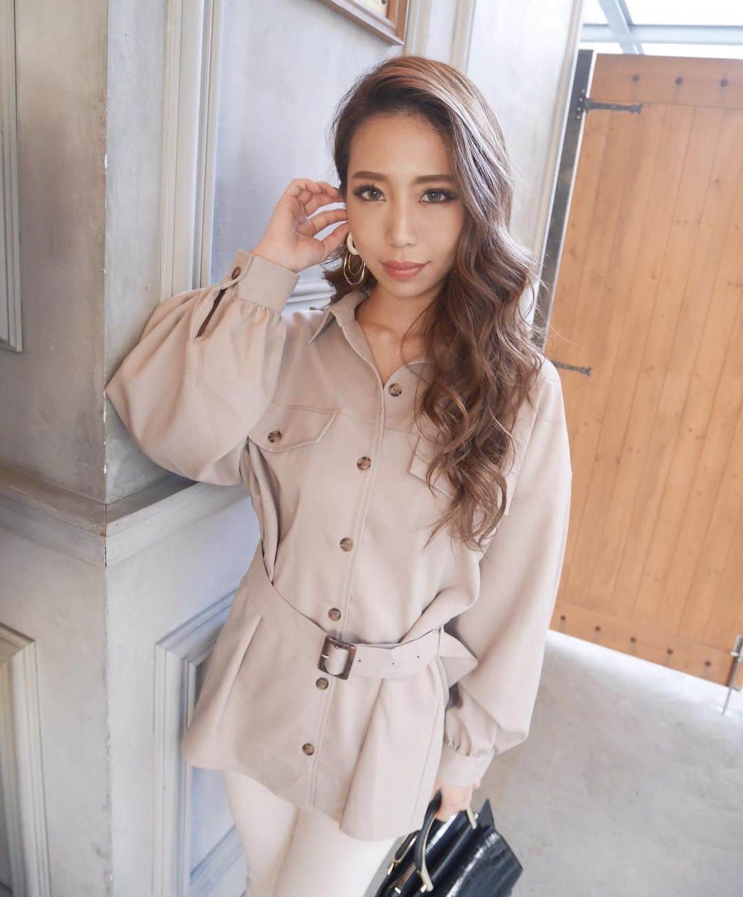 RESEXXYさんのインスタグラム写真 - (RESEXXYInstagram)「﻿ ▷▷COMING SOON﻿ ﻿ 2/6(thu)発売！﻿ ﻿ ▼店舗先行発売﻿ #リネンライクベルト付きシャツ﻿ IVO / BGE﻿ ¥6,500+tax﻿ ﻿ ﻿ model : @rino__arai ﻿ WEBSTOREはトップのURLから飛べます🕊﻿ ﻿ #RESEXXY #resexxy_official #リゼクシー」2月3日 16時21分 - resexxy_official