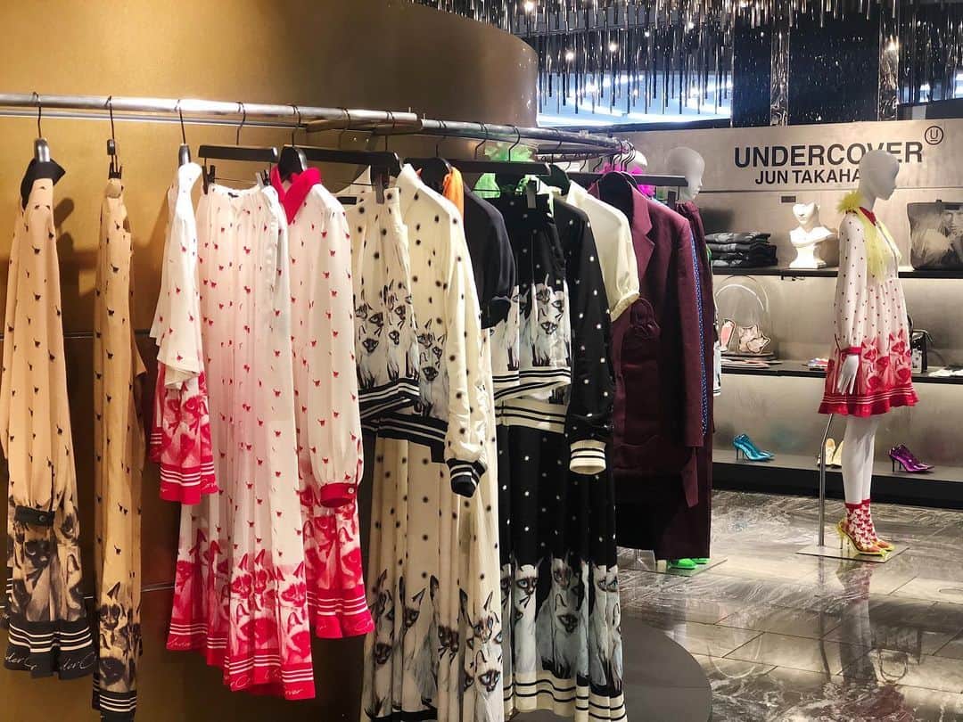 ISETAN PARK netさんのインスタグラム写真 - (ISETAN PARK netInstagram)「2020春夏の新作登場﻿ ＜アンダーカバー＞流のエレガンスをテーマにした2020S/Sメンズコレクションになぞらえて、﻿ ジャガードや手作業による刺繍、パッチワークなど緻密な技法を用いたデザインを施している。﻿ ネオンカラーのランジェリー やアクセサリーを組み合わせたスタイリングで、メンズコレクションとは異なりポップなコレクションをご紹介。﻿ ﻿ ＜アンダーカバー＞﻿ 2020.01.29 wed- 2020.02.4 tue﻿ 本館3階＝センターパーク／プロモーション﻿ ﻿ @undercover_lab﻿ #UNDERCOVER﻿ #アンダーカバー #ファッション #アクセサリー #新宿 #伊勢丹 #新宿伊勢丹 #伊勢丹新宿 #伊勢丹新宿店 #TOKYO #SHINJUKU #ISETAN」2月3日 16時29分 - isetan_shinjuku