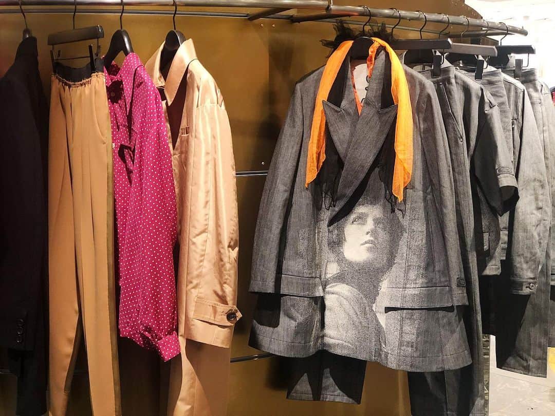 ISETAN PARK netさんのインスタグラム写真 - (ISETAN PARK netInstagram)「2020春夏の新作登場﻿ ＜アンダーカバー＞流のエレガンスをテーマにした2020S/Sメンズコレクションになぞらえて、﻿ ジャガードや手作業による刺繍、パッチワークなど緻密な技法を用いたデザインを施している。﻿ ネオンカラーのランジェリー やアクセサリーを組み合わせたスタイリングで、メンズコレクションとは異なりポップなコレクションをご紹介。﻿ ﻿ ＜アンダーカバー＞﻿ 2020.01.29 wed- 2020.02.4 tue﻿ 本館3階＝センターパーク／プロモーション﻿ ﻿ @undercover_lab﻿ #UNDERCOVER﻿ #アンダーカバー #ファッション #アクセサリー #新宿 #伊勢丹 #新宿伊勢丹 #伊勢丹新宿 #伊勢丹新宿店 #TOKYO #SHINJUKU #ISETAN」2月3日 16時29分 - isetan_shinjuku