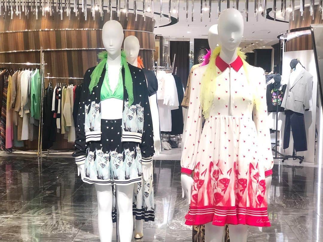 ISETAN PARK netさんのインスタグラム写真 - (ISETAN PARK netInstagram)「2020春夏の新作登場﻿ ＜アンダーカバー＞流のエレガンスをテーマにした2020S/Sメンズコレクションになぞらえて、﻿ ジャガードや手作業による刺繍、パッチワークなど緻密な技法を用いたデザインを施している。﻿ ネオンカラーのランジェリー やアクセサリーを組み合わせたスタイリングで、メンズコレクションとは異なりポップなコレクションをご紹介。﻿ ﻿ ＜アンダーカバー＞﻿ 2020.01.29 wed- 2020.02.4 tue﻿ 本館3階＝センターパーク／プロモーション﻿ ﻿ @undercover_lab﻿ #UNDERCOVER﻿ #アンダーカバー #ファッション #アクセサリー #新宿 #伊勢丹 #新宿伊勢丹 #伊勢丹新宿 #伊勢丹新宿店 #TOKYO #SHINJUKU #ISETAN」2月3日 16時29分 - isetan_shinjuku