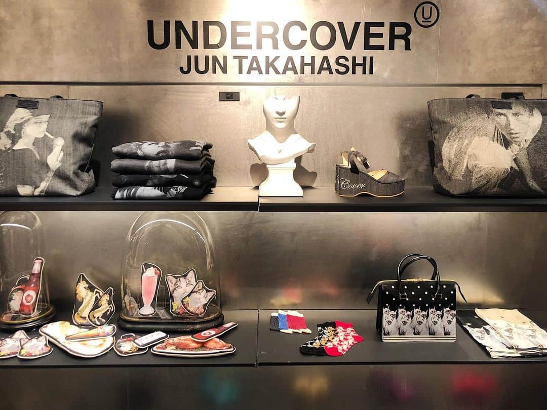 ISETAN PARK netさんのインスタグラム写真 - (ISETAN PARK netInstagram)「2020春夏の新作登場﻿ ＜アンダーカバー＞流のエレガンスをテーマにした2020S/Sメンズコレクションになぞらえて、﻿ ジャガードや手作業による刺繍、パッチワークなど緻密な技法を用いたデザインを施している。﻿ ネオンカラーのランジェリー やアクセサリーを組み合わせたスタイリングで、メンズコレクションとは異なりポップなコレクションをご紹介。﻿ ﻿ ＜アンダーカバー＞﻿ 2020.01.29 wed- 2020.02.4 tue﻿ 本館3階＝センターパーク／プロモーション﻿ ﻿ @undercover_lab﻿ #UNDERCOVER﻿ #アンダーカバー #ファッション #アクセサリー #新宿 #伊勢丹 #新宿伊勢丹 #伊勢丹新宿 #伊勢丹新宿店 #TOKYO #SHINJUKU #ISETAN」2月3日 16時29分 - isetan_shinjuku
