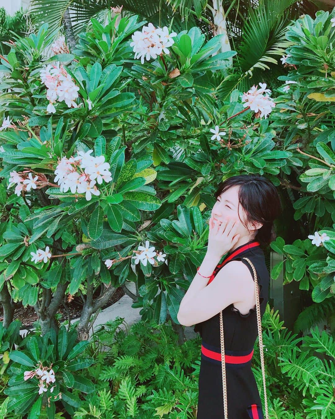 松井珠理奈さんのインスタグラム写真 - (松井珠理奈Instagram)「ハワイに行ったときの写真🏝 #ハワイ #hawaii  #flower  #親善大使 になりたいな❤️」2月3日 16時40分 - jurinamatsui3