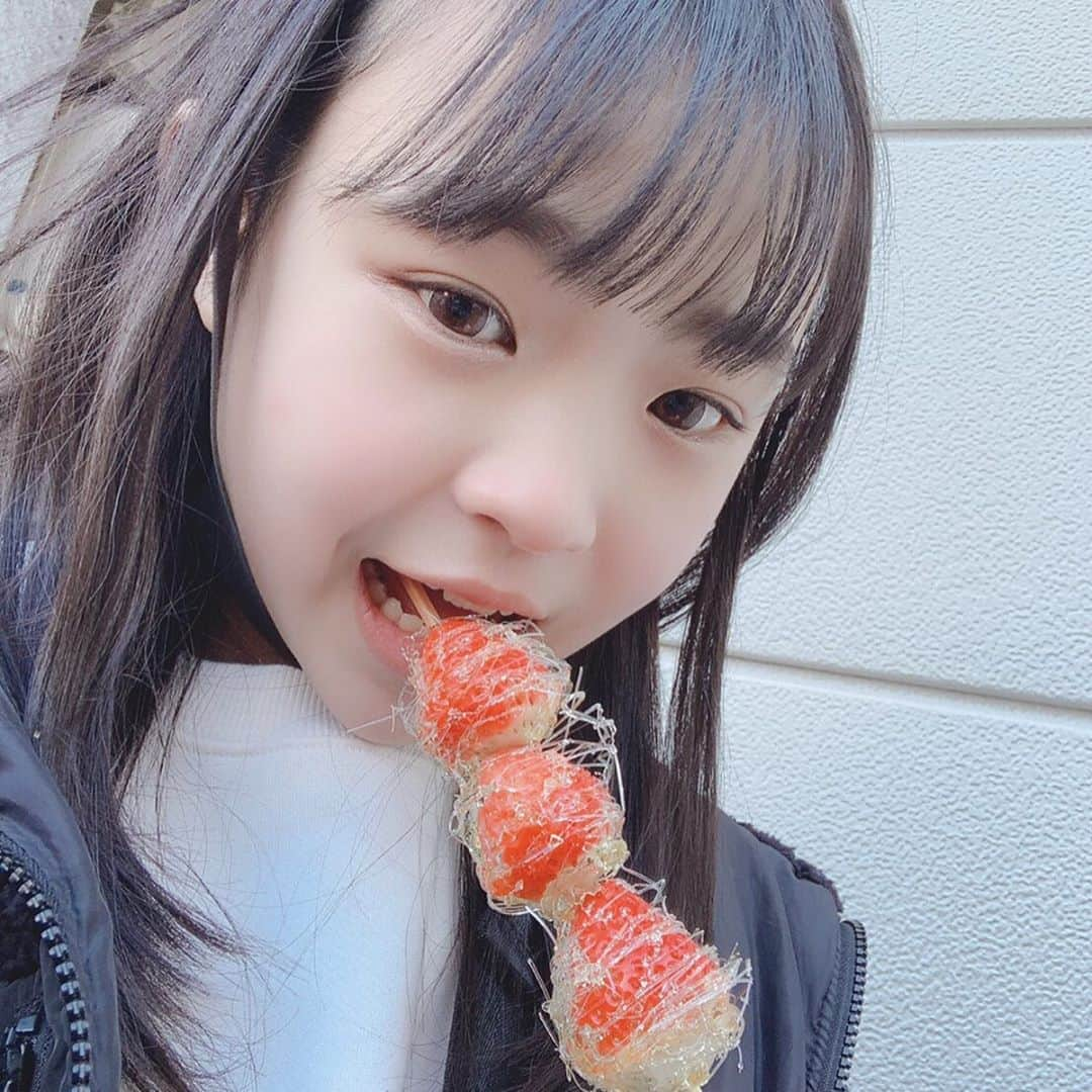 Hinataさんのインスタグラム写真 - (HinataInstagram)「. . 昨日の日曜日は大須にお出かけ🐤🐤 . いちご飴美味しすぎる🍓🍓🍓 . . #いちご飴 #タピオカ #お休み #日曜日 #写真たくさん撮った #クラージュキッズ #Hinata」2月3日 16時40分 - hinachosugram