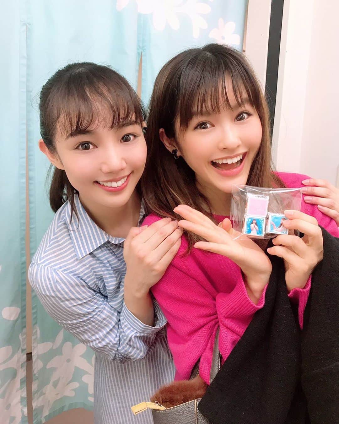 咲妃みゆのインスタグラム：「シアタークリエ公演﻿ 「シャボン玉とんだ 宇宙までとんだ」﻿ お陰様で無事に千穐楽を迎えることができました😌劇場に足をお運びくださった皆さま、温かい応援を届けてくださった皆さま、心から感謝申し上げます🍀本当にありがとうございました‼️﻿ ﻿ 福岡公演・大阪公演も、引き続きどうぞ宜しくお願い致します☺️﻿ ﻿ ﻿ 素敵な素敵なお客様がお越しに…✨﻿ ﻿ 昆ちゃーーーん❤️﻿ #昆夏美 さんがお忙しい中駆けつけてくださいました😭✨﻿ ﻿ 私の心を捕らえて離さない役者さん。﻿ もう何年前になるだろう…とある舞台を観劇した時のこと。言葉も発さず静かに登場した彼女の凛とした立ち姿と情熱を湛えた表情に、私の全てが惹きつけられました😳✨あの時の感覚は今でも鮮明に覚えています。﻿ ﻿ 長年の憧れであり目標でもある昆ちゃん…💕﻿ オフはとっても可愛くて、オンはとってもカッコイイ‼️幸せなことに、私はこれからも変わらず昆夏美さんの一ファンです😌🍀﻿ ﻿ #シャボン玉とんだ宇宙までとんだ﻿」