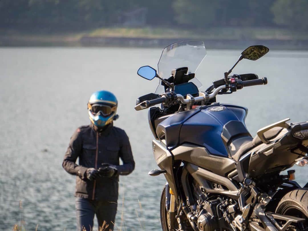 のインスタグラム：「「おーい！次の場所へ、早く行こうよ！」 #YAMAHAが美しい #yamaha #tracer900gt #yamahatracer #トレーサー900 #バイクのある風景 #バイクのある生活 #ツーリング #instamoto #motorcyclephotography #motolifestyle #motorcycle #motolife #instamotocycle #bikerlife #bikestagram」