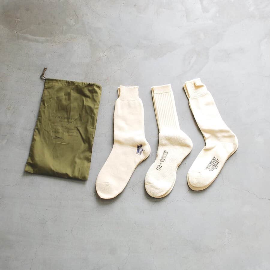 のインスタグラム：「_ Nigel Cabourn / ナイジェル ケーボン "3 PACK ARMY SOCKS" ￥7,480- _ 〈online store / @digital_mountain 〉 https://www.digital-mountain.net/shopdetail/00000008853/ _ 【オンラインストア#DigitalMountain へのご注文】 *24時間受付 *15時までのご注文で即日発送 *1万円以上ご購入で送料無料 tel：084-973-8204 _ We can send your order overseas. Accepted payment method is by PayPal or credit card only. (AMEX is not accepted)  Ordering procedure details can be found here. >>http://www.digital-mountain.net/html/page56.html _ #NigelCabourn #ナイジェルケーボン _ 本店：#WonderMountain  blog>> http://wm.digital-mountain.info _ 〒720-0044  広島県福山市笠岡町4-18 JR 「#福山駅」より徒歩10分 (12:00 - 19:00 水曜、木曜定休) #ワンダーマウンテン #japan #hiroshima #福山 #福山市 #尾道 #倉敷 #鞆の浦 近く _ 系列店：@hacbywondermountain _」
