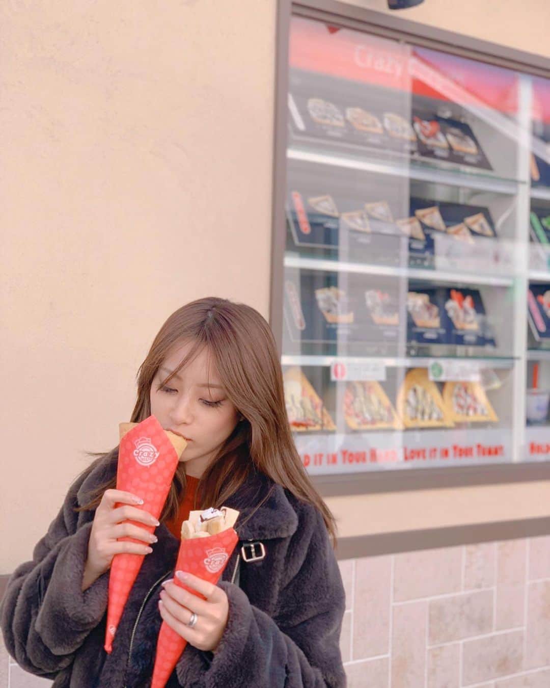 野田彩加さんのインスタグラム写真 - (野田彩加Instagram)「クレープ😍 甘いのとしょっぱいの🤪 しょっぱいの食べながら甘いやつも気になってる人🤭  #ツナチーズ　#チョコバナナ　#クレープ　#甘いのしょっぱいの　#crepe」2月3日 17時49分 - aya.205