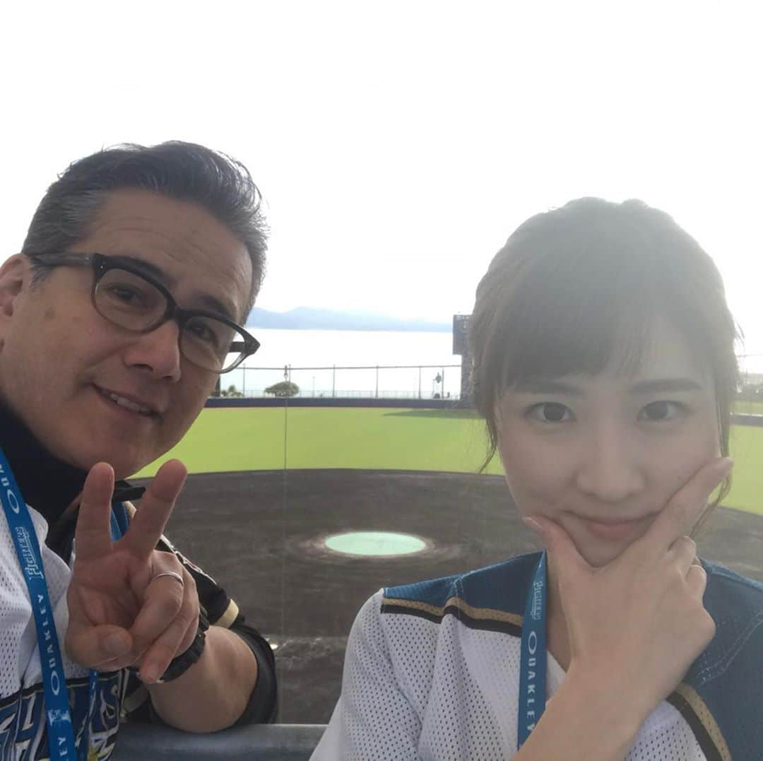 世永聖奈さんのインスタグラム写真 - (世永聖奈Instagram)「⚾️﻿ ﻿ きょうも名護からこんにちは！﻿ ﻿ 今日ドキッ！ブラボーファイターズは 栗山監督に生出演して頂き﻿、 今シーズンのファイターズについて﻿ たっぷりお話を伺いました。﻿ ﻿ あっという間に開幕戦。﻿ どんなチームになって戦っていくのか、﻿ このキャンプから目が離せません🔥﻿ 開幕投手は誰になるんでしょうかね！﻿ 監督のあの含み笑い…気になります！﻿ ﻿ グッチーさんは北海道に戻るため﻿ 中継後すぐに球場を離れました。﻿ 明日からは私1人でお伝えします🎤﻿ ﻿ そういえばきょう、﻿ 名護にも鬼が登場しました👹﻿ 高校の先輩が鬼になる日が来るなんて…笑﻿ ﻿ マルティネス投手とバーヘイゲン投手が﻿ 鬼に向かって放った豆、私も頂戴しました！﻿ ファイターズに“福”が訪れます様に🙏﻿ ﻿ #節分 #豆まき #先輩が大変身 #鬼は外福は内﻿ #北海道日本ハムファイターズ﻿ #ファイターズ #羽撃く﻿ #名護 #キャンプ﻿ #栗山監督 #生出演﻿ ﻿ #HBC #北海道放送 #今日ドキッ﻿ #ブラボーファイターズ﻿﻿ #グッチーさん #明日雪まつり﻿  #アナウンサー #世永聖奈 #セナスタグラム﻿ #日焼け止め塗りすぎ ﻿ #小梅太夫かよ と #稲田直人 さんに突っ込まれた﻿ #チッキショー ﻿ #山内要一アナ #タピオカ飲むの下手﻿ #むせてました #休憩時間 #携帯ゲーム﻿ #モンスター獲得だゼ」2月3日 17時53分 - hbc_yonagasena