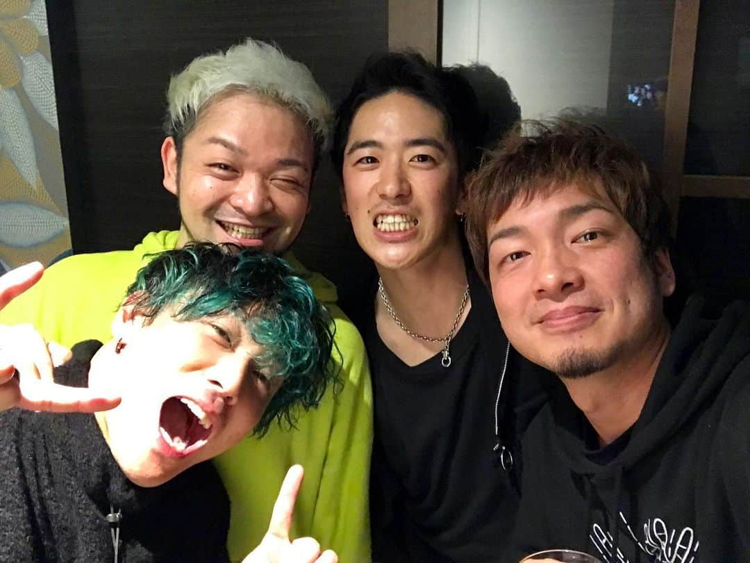 須賀真太郎さんのインスタグラム写真 - (須賀真太郎Instagram)「BLARE FEST.2020の思い出☆  #coldrain #dustbox #noisemaker #04limitedsazabys  #sim #namba69 #shadows #survivesaidtheprophet  #10feet #good4nothing  #crossfaith」2月3日 18時06分 - sugacurry