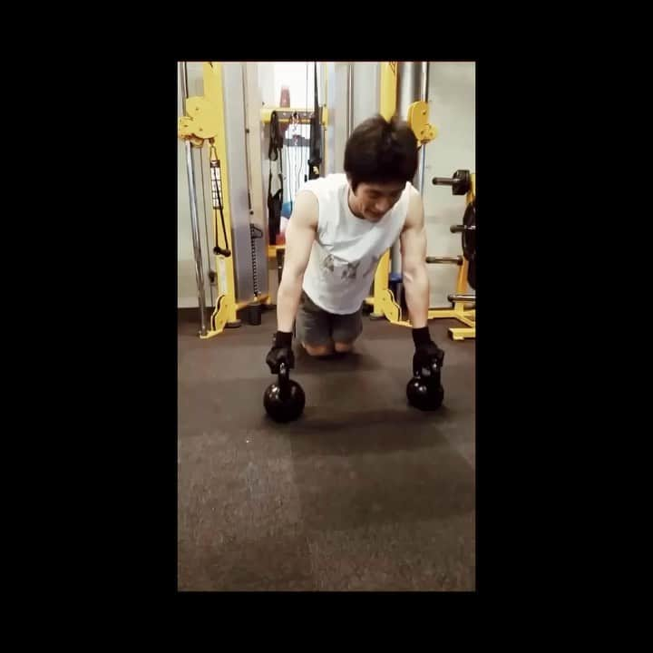 三浦春馬のインスタグラム：「#trx 🕺🏻🕺🏻🕺🏻🕺🏻」