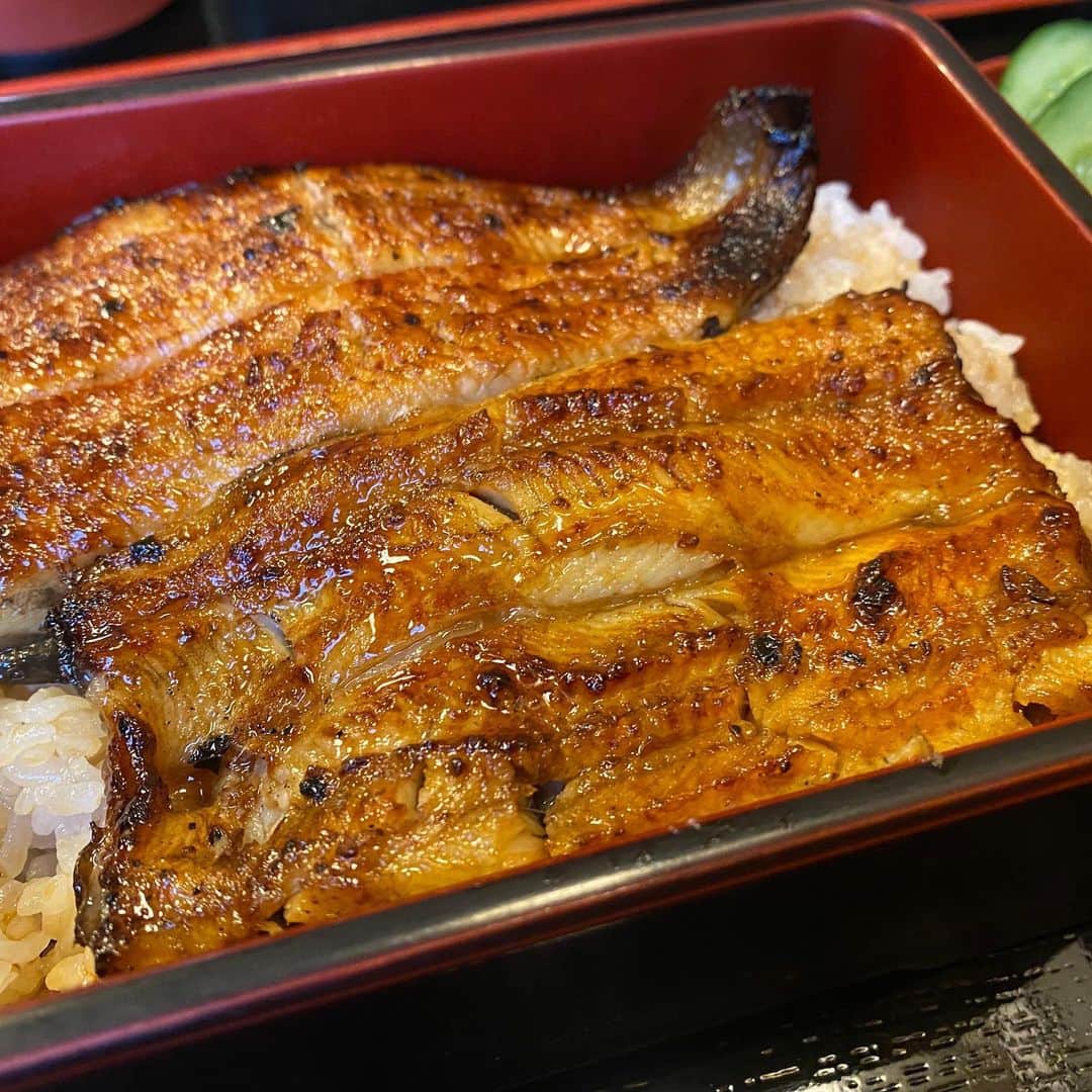 のインスタグラム：「朝から、取材→原稿打ち合わせ→取材の１日。  出版社の多い神保町でランチ。 鰻で元気回復💪  せっかくなので出版社の友人たちを訪ねてきました😊  本日のノンストップ見てくださいましたか？ 川崎麻世さんカイヤさんの判決は、結論だけでなく細かい点も当たりました。  また明日も出演しますのでご覧ください。  #ノンストップ」