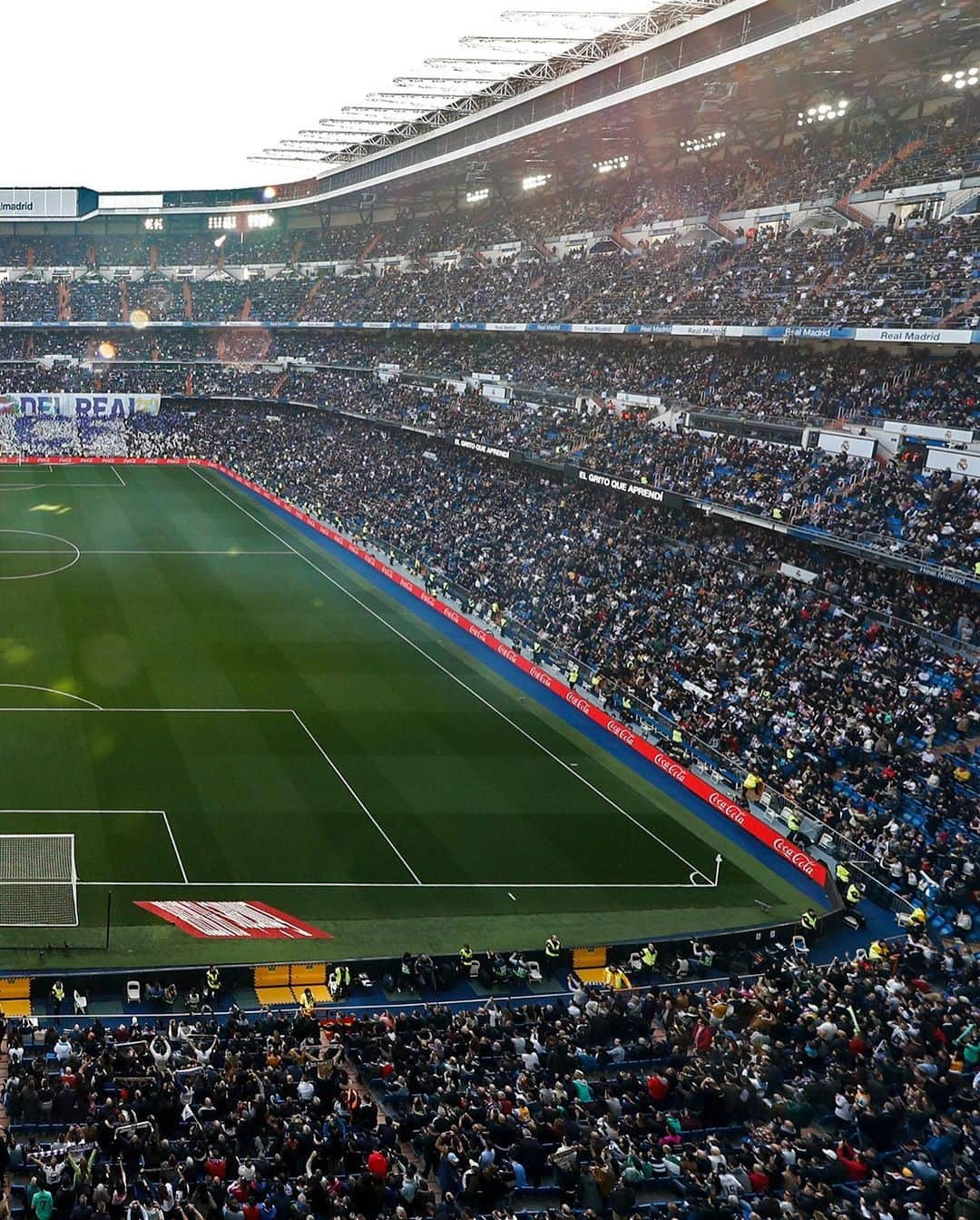 レアル・マドリードさんのインスタグラム写真 - (レアル・マドリードInstagram)「🏟🙌 This stadium. These fans. ¡Qué estadio y qué fans!  #RMFans | #HalaMadrid」2月3日 18時42分 - realmadrid