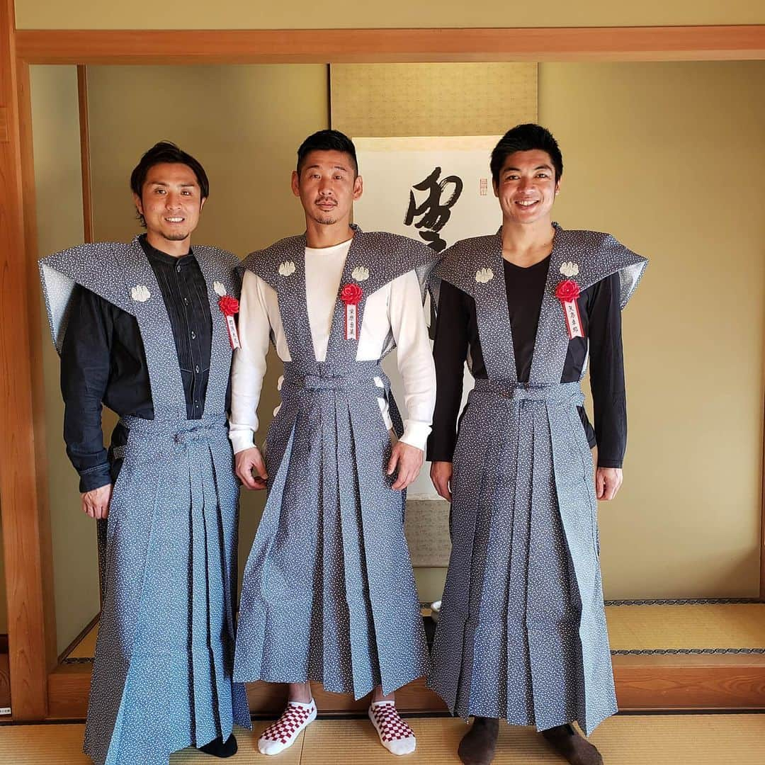 那須大亮さんのインスタグラム写真 - (那須大亮Instagram)「本日總持寺節分会に参加させて頂きました。  總持寺の節分会では、鬼は外は言わず、福は内、福は内と豆まきします！！ 鬼はその人の心にしかいないので、という意味合いみたいです！！ 貴重な経験をさせて頂けて関係者の方々に感謝です✨ 久しぶりのメンバーでの参加でした(^_^) #栗原勇蔵 #矢島卓郎  #總持寺 #節分会 #福和は内」2月3日 18時34分 - nasudaisuke_official