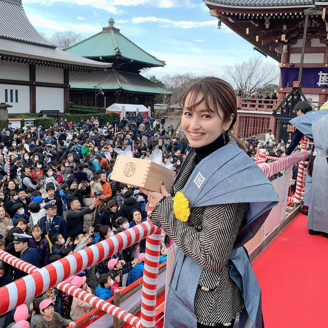 矢田亜希子さんのインスタグラム写真 - (矢田亜希子Instagram)「今年も池上本門寺様にて豆まきに参加させていただきました！ 若村麻由美さんと2年ぶりにお会いでき、なんと明日から「白い巨塔」が再放送するみたいです‼︎ #池上本門寺#節分#豆まき#白い巨塔#白い巨塔2003#東佐枝子#財前杏子 #矢田ちゃんプレート持ってきてくれた方ありがとうございました#一生懸命投げたけど届かなくてごめんなさい#桂里奈ちゃんからもらったピアスつけてるよ」2月3日 18時38分 - akiko_yada