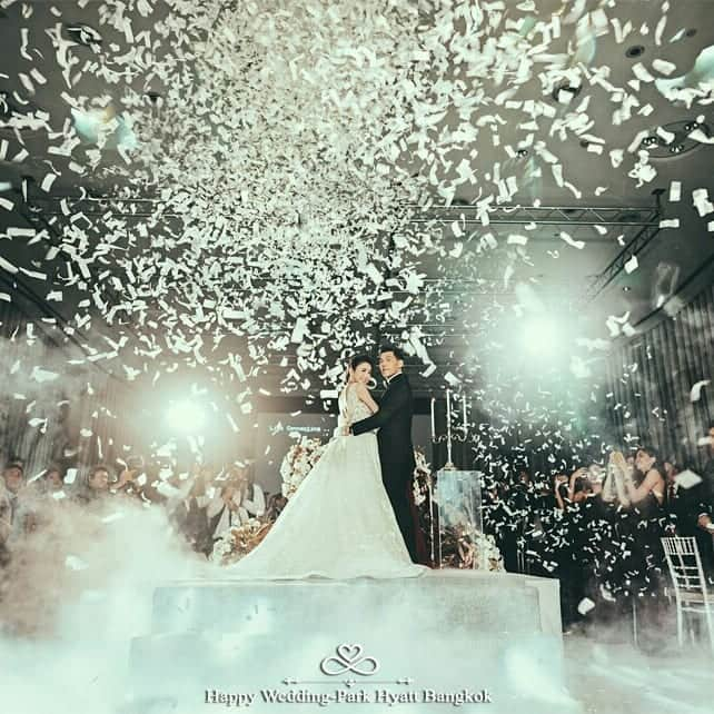 HappyWedding.Lifeさんのインスタグラム写真 - (HappyWedding.LifeInstagram)「Your magical day deserves a magical destination. . Plan the 𝐰𝐞𝐝𝐝𝐢𝐧𝐠 𝐨𝐟 𝐲𝐨𝐮𝐫 𝐝𝐫𝐞𝐚𝐦𝐬 at @parkhyattbangkok with our unique and elegant spaces designed by award-winning interior designers. . Park Hyatt Bangkok offers, for a limited period, an additional free night at any Hyatt property worldwide with the added bonus of 30,000 World of Hyatt Points. . All wedding celebrations confirmed at the Park Hyatt Bangkok before March 31,2020 and held no later than December 30, 2020 are eligible for the offer. . Contact our expert weddings planner for more information: m.me/parkhyattbangkok . . Detail on 🔽 https://happywedding.in.th/th/vendors/park-hyatt-bangkok . . #Venue #weddingvenue #Thaiwedding #wedding #weddingmemories #weddingplanning #weddingthailand #weddingplanning #happywedding #happyweddingth #weddinginspiration #thailand #love #inspiraion #แต่งงาน #จัดงานแต่งงาน #สถานที่จัดงานแต่งงาน #สถานที่ถ่ายพรีเวดดิ้ง #พรีเวดดิ้ง #ตัดสินใจเลือกสถานที่แต่งงาน #สถานที่จัดงานแต่งแบบไทย . . ติดตามผู้ให้บริการด้านสถานที่จัดงานแต่งงาน >> #HWvenue」2月3日 18時40分 - happywedding.life