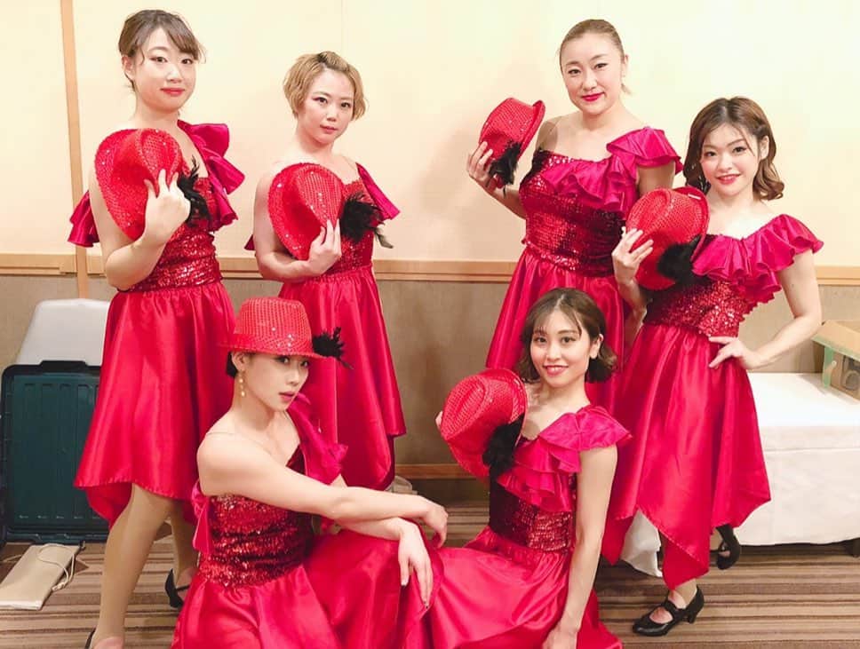 知念紗耶のインスタグラム：「先日『COPACK』さんの新年会にてパフォーマンスさせて頂きました✨ COPACKさんのおしゃれ可愛いハンガーを使ったダンスナンバーは特に大盛り上がりでした☺️❣️ 本番後はみんなで動画見ながら反省会‼︎ リハ中もこうしたらもっと良くなりそう！とみんなで意見を出し合いながら作品作りが出来ました😌 今回の反省も踏まえて、もっともっとパワーアップしていけるように頑張ります😤😤 https://www.copack.co.jp/column/2596」