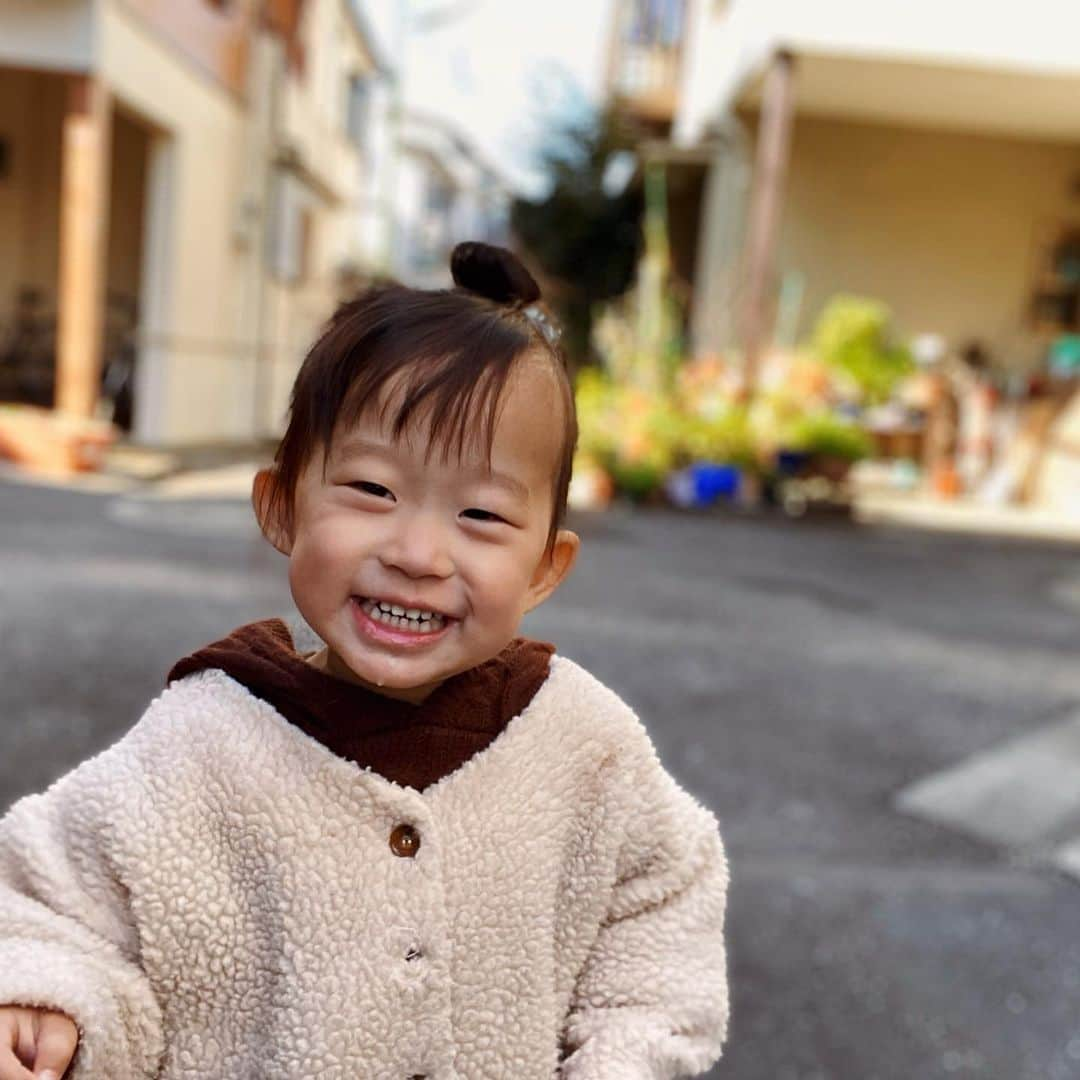 尾形貴弘さんのインスタグラム写真 - (尾形貴弘Instagram)「今日で1歳11ヶ月、 一歳 ラスト1ヶ月さくちゃんと 元気だけど寝るのが好きなミク！ ミク最近勝手にクッションと枕自分でセットするのすごくない！？ #柴犬大好き #柴犬マニア  #愛犬  #赤柴 #しばけん  #しばちゃん  #しばいぬ大好き  #shibainu  #shiba_snap  #犬ばか部  #いぬばか部 #ミク #三九 #39 #パンサー尾形 #赤ちゃん #赤ちゃんのいる暮らし #赤ちゃんと犬 #1歳11ヶ月 #ミクサクタカヒロ #サンキュー #ママリ #ベビフル」2月3日 18時52分 - miku3_miku_9