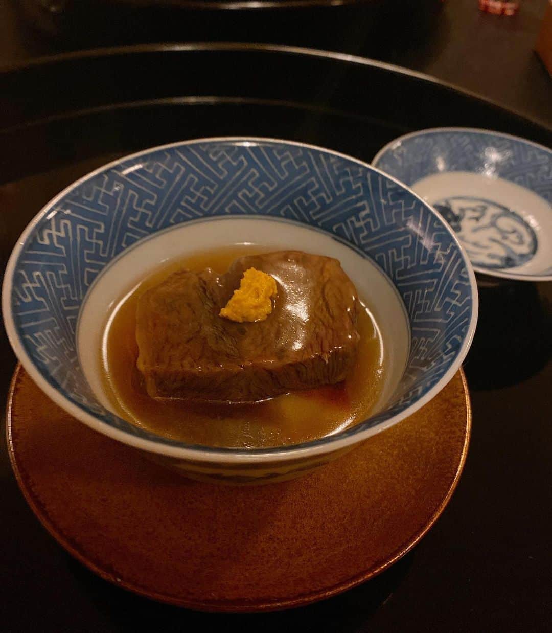 鬼辻麻衣さんのインスタグラム写真 - (鬼辻麻衣Instagram)「贅沢な夜🇯🇵🍶 ・ ・ 西天満📍岩さき ・ どのお料理も、ほんっとに美味しかった🥺🧡 また行きたい🐱 #大阪グルメ　#西天満岩さき」2月3日 18時55分 - kitsumai