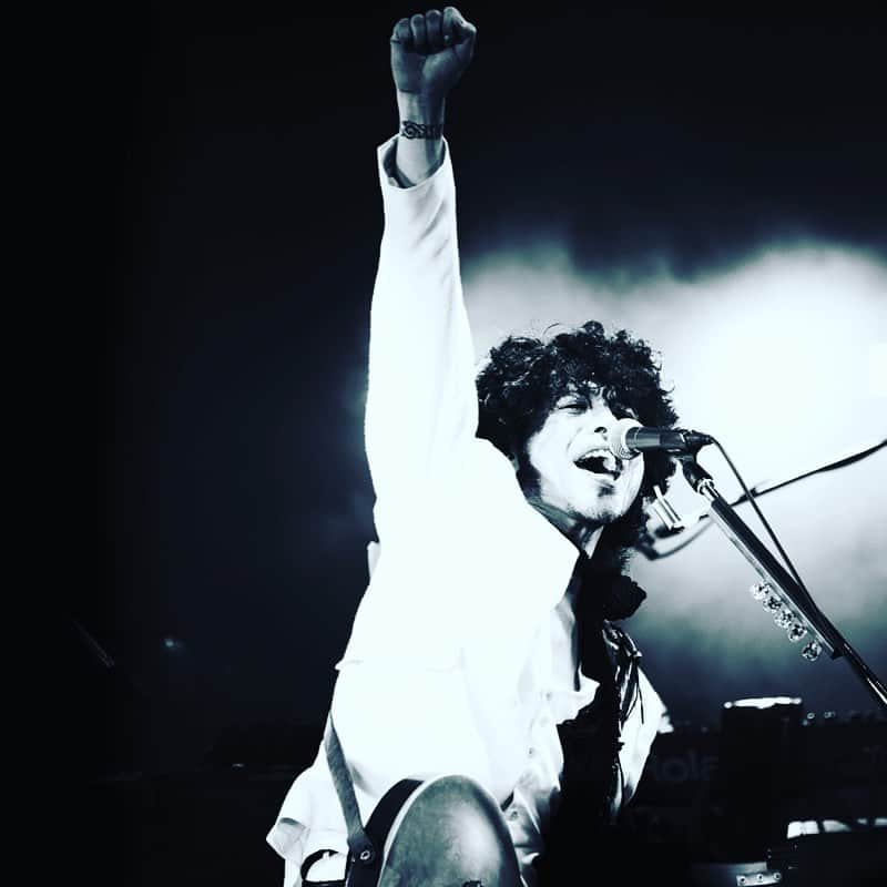 日野賢二のインスタグラム：「久々にシアターブルックスのタイジ君とライブやります！I’ll be doing solo/duo live w/Theater Brook’s Taiji 2/6! 明日の日本を考えるLIVE FOR NIPPON Vol. 104 イベント詳細  日付: 2020年2月6日 7:00 PM – 10:00 PM カテゴリ: ソロライブ ■日時 2020年2月6日(木) 開場 19:00 開演 19:30 ■ 入場料 前売:3,000円 (ドリンク別) 当日:3,500円 (ドリンク別) ■会場 下北沢 風知空知 東京都世田谷区北沢2-14-2 JOW3ビル4F (下北沢駅徒歩3分、南口商店街) HP:http://fu-chi-ku-chi.jp/ 【出演者】 ・Live &Talk 佐藤タイジ(シアターブルック) ・MC ジョー横溝 ・Guest Artist 日野JINO賢二」