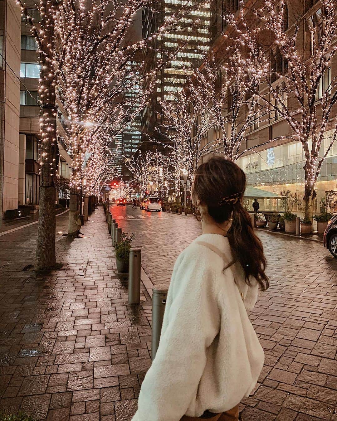 Marika Kajiwaraさんのインスタグラム写真 - (Marika KajiwaraInstagram)「丸の内イルミネーション🌲✨ ＊ ここのイルミネーションはいつも クリスマス前から今の時期まで ずっとやっててくれる(｡･ω･｡)❤︎ ＊ ＊ ＊ #丸の内 #丸の内イルミネーション #東京  #東京駅 #イルミネーション」2月3日 19時05分 - marika__kw