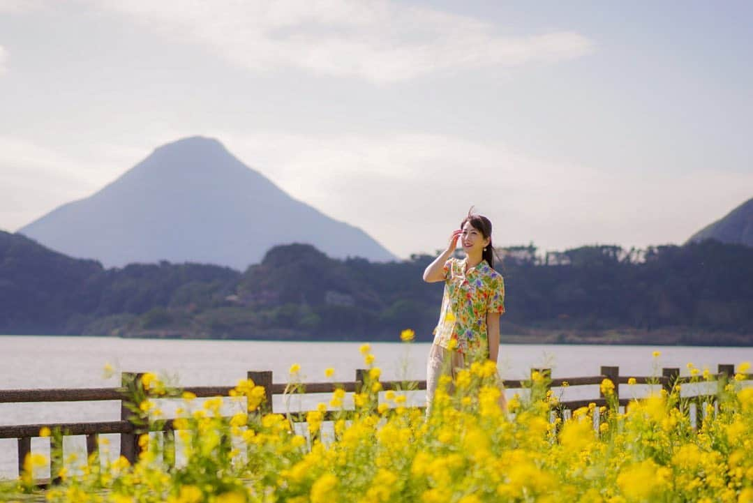 北出恭子さんのインスタグラム写真 - (北出恭子Instagram)「・﻿ ・﻿ ・﻿ 指宿trip🏖♨️🌼﻿ ﻿ 鹿児島県指宿市に行ってきました♨️✨﻿ @ibusuki_tourism ﻿ ﻿ ﻿ ●砂蒸し会館『砂楽』 ﻿ ﻿ 波打ち際での砂浴は、気候が良く大潮等の干潮時、砂の状態が良い日のみのレア体験✨🌊﻿ ﻿ 満潮時や雨天の場合は、海岸に設置された全天候型砂むし場で年中楽しめますよ♨️﻿ ﻿ 砂蒸しは、地熱の温かさと砂の重さからくる圧力で普通の入浴よりも血行が促進され体の芯から温まります❗️たっぷりと発汗することでデトックス効果抜群です✨﻿ ﻿ 砂蒸し後には、保湿保温効果のある内湯にゆっくり浸かって仕上げましょう😌 ﻿ ﻿ ﻿ 🌼other cut🤳 ●ヘルシーランド『たまてばこ温泉』﻿ @healthyland_yamagawa ﻿ ●池田湖﻿ ●知覧武家屋敷庭園﻿ ●薩摩伝承館﻿ ●唐船峡そうめん流し ﻿ ●日本最南端の駅🚉西大山駅﻿ ●こらんの湯 錦江楼 ﻿ ﻿ ﻿ #指宿温泉 #砂蒸し温泉 #ibusuki #sandspa #sunamushi #温泉 #温泉家 #温泉タレント #温泉モデル #温泉専門家 #北出恭子 #温泉大好き #温泉巡り #温泉旅行 #旅行 #旅 #温泉女子 #温泉好きな人と繋がりたい #photography #japanesegirl #photooftheday #japantrip #japan_of_insta #influencer #onsen #溫泉 #온천  #hotsprings #travelgram #kitadekyoko」2月3日 19時15分 - onsen.expert_kitadekyoko