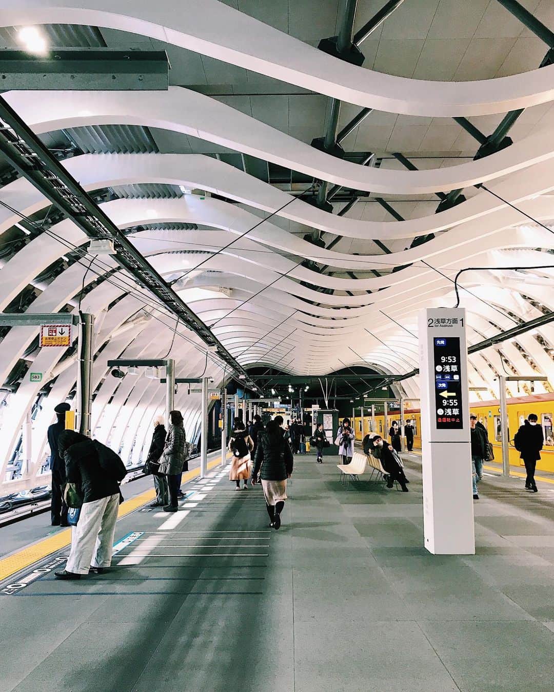 KEINA HIGASHIDEさんのインスタグラム写真 - (KEINA HIGASHIDEInstagram)「健康診断で渋谷へ。 新しい銀座線のホームは クジラのおなかの中みたいだったな。  #銀座線　#渋谷駅」2月3日 19時20分 - keina_higashide